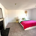 Large Georgian House In Heart Of Exeter