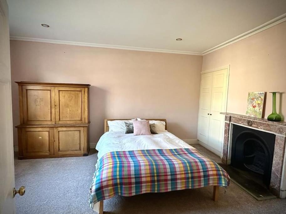 Large Georgian House In Heart Of * Exeter