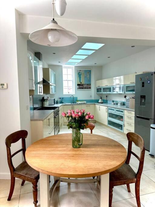 Large Georgian House In Heart Of Holiday home