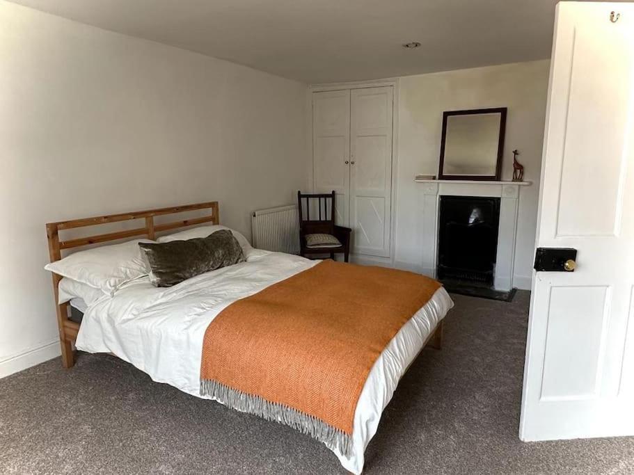 Large Georgian House In Heart Of Exeter